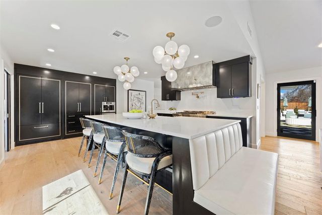 1803 Drakestone Avenue, Nichols Hills, OK 73120