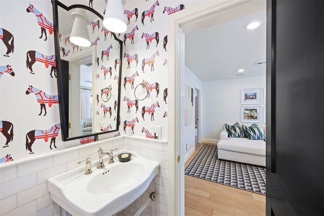 1803 Drakestone Avenue, Nichols Hills, OK 73120