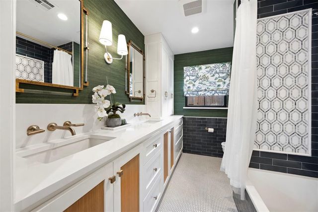 1803 Drakestone Avenue, Nichols Hills, OK 73120