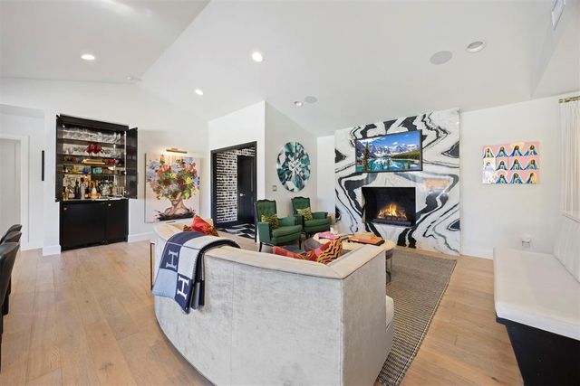 1803 Drakestone Avenue, Nichols Hills, OK 73120