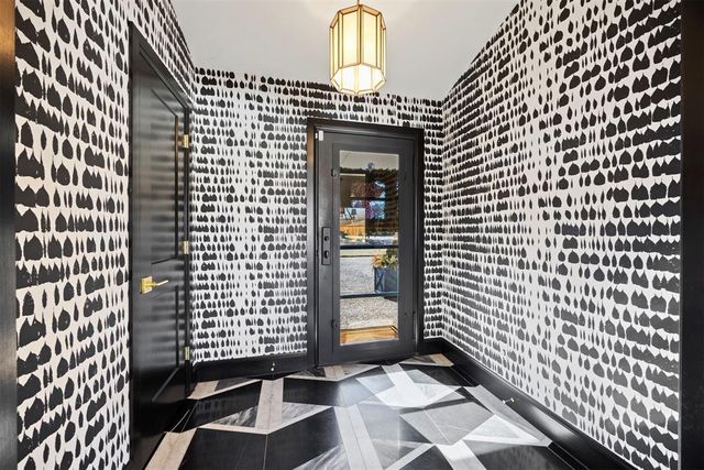 1803 Drakestone Avenue, Nichols Hills, OK 73120