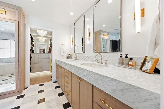 1803 Drakestone Avenue, Nichols Hills, OK 73120