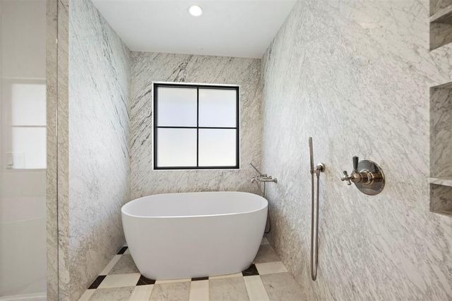 1803 Drakestone Avenue, Nichols Hills, OK 73120