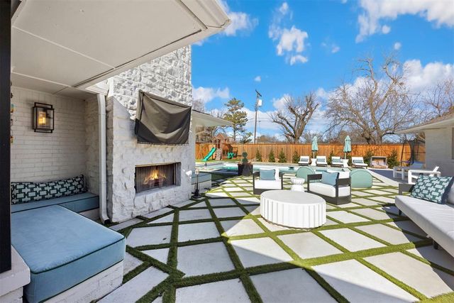 1803 Drakestone Avenue, Nichols Hills, OK 73120