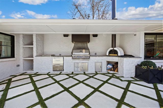 1803 Drakestone Avenue, Nichols Hills, OK 73120