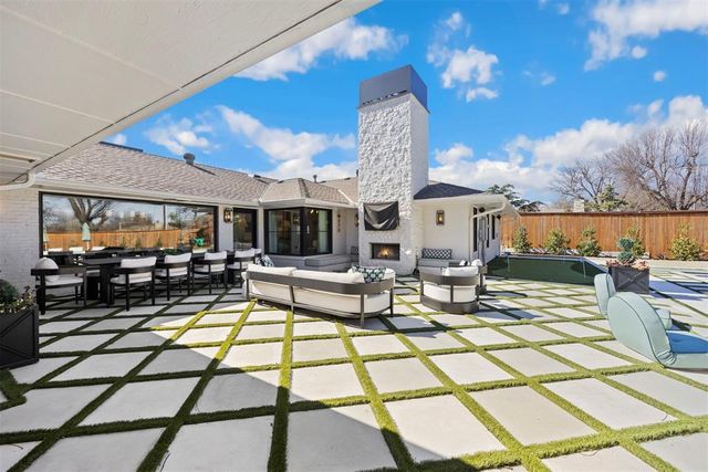 1803 Drakestone Avenue, Nichols Hills, OK 73120