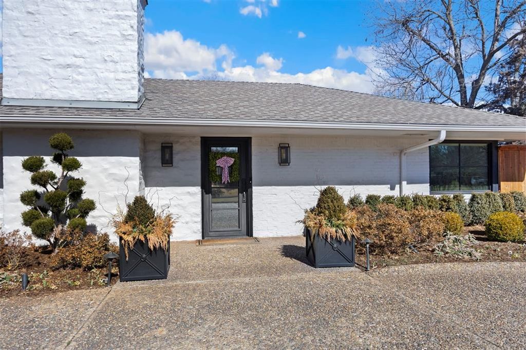 1803 Drakestone Avenue, Nichols Hills, OK 73120