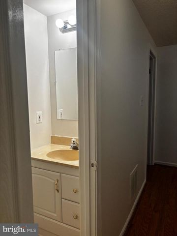 14428 BLACK HORSE CT, Centreville, VA 20120