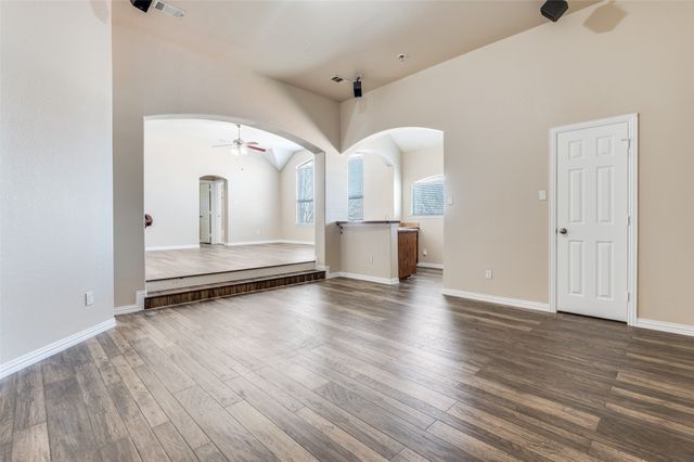 2260 Bald Eagle Way, Grand Prairie, TX 75052