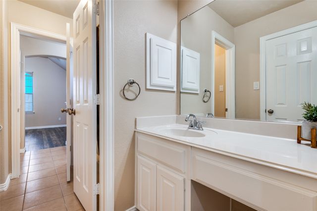 2260 Bald Eagle Way, Grand Prairie, TX 75052