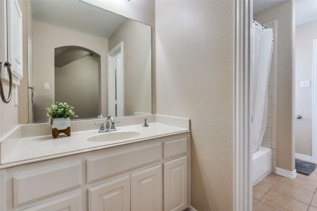 2260 Bald Eagle Way, Grand Prairie, TX 75052