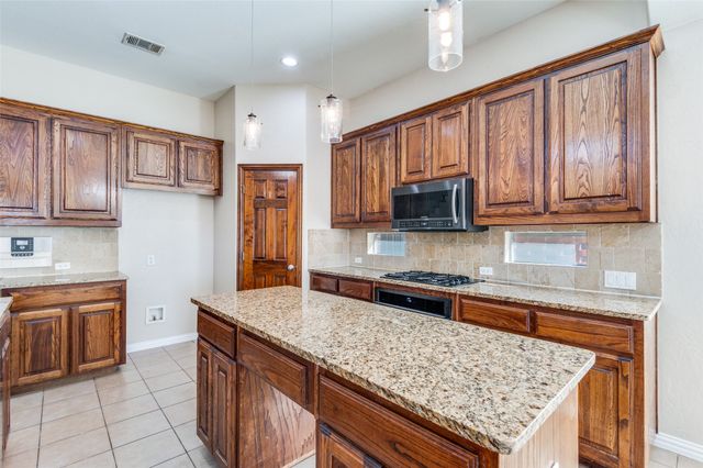 2260 Bald Eagle Way, Grand Prairie, TX 75052