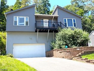 42 Algonquin Ave, Rockaway Twp., NJ 07866
