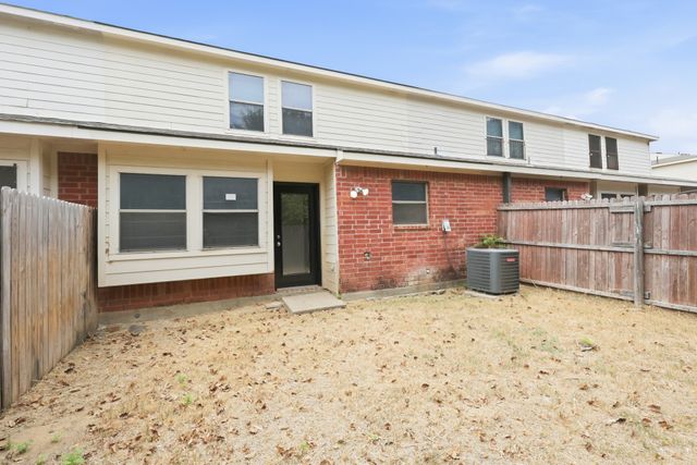 130 Creek Cove Drive, Dallas, TX 75217