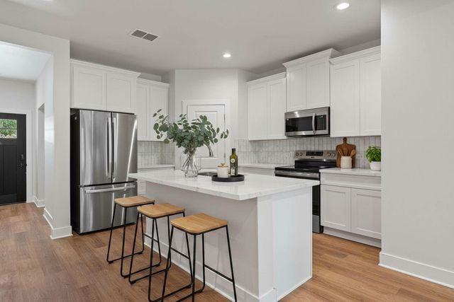 889 S Leon, Giddings, TX 78942