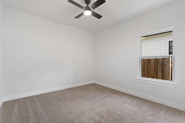 889 S Leon, Giddings, TX 78942