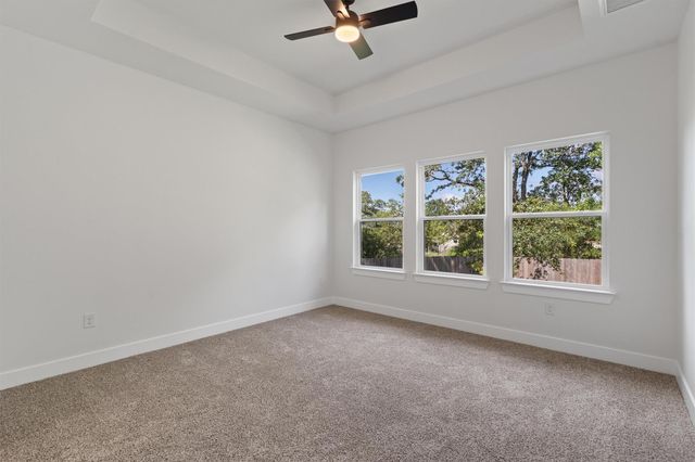 889 S Leon, Giddings, TX 78942