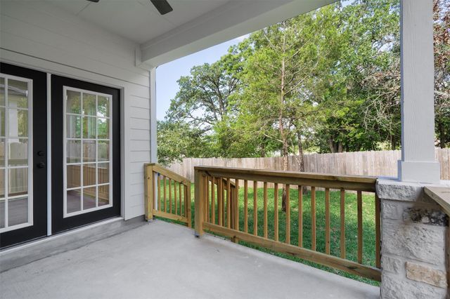 889 S Leon, Giddings, TX 78942