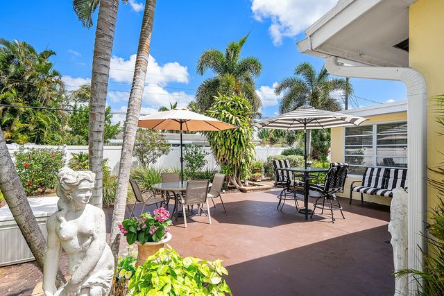 2741 NE 52nd Street, Lighthouse Point, FL 33064