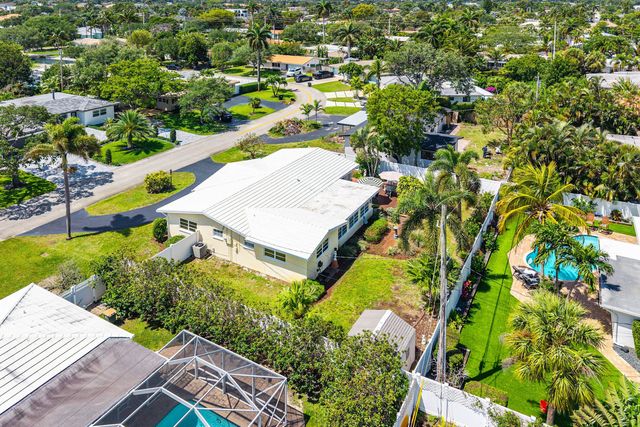 2741 NE 52nd Street, Lighthouse Point, FL 33064