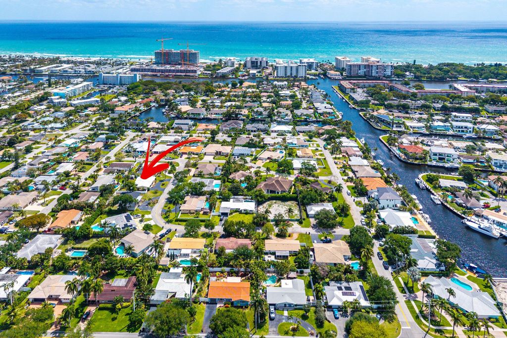 2741 NE 52nd Street, Lighthouse Point, FL 33064