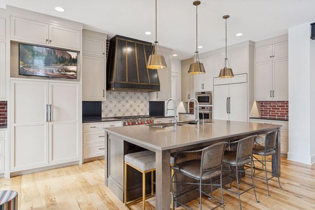 373 Park Street E, Wayzata, MN 55391