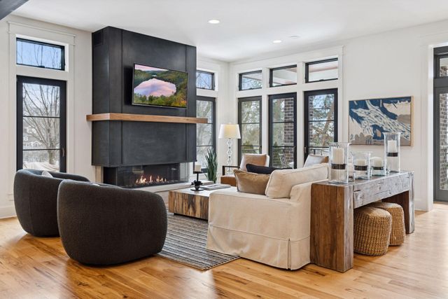 373 Park Street E, Wayzata, MN 55391