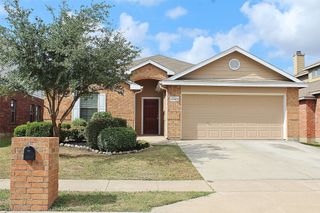 10453 Evening View Drive, Fort Worth, TX 76131