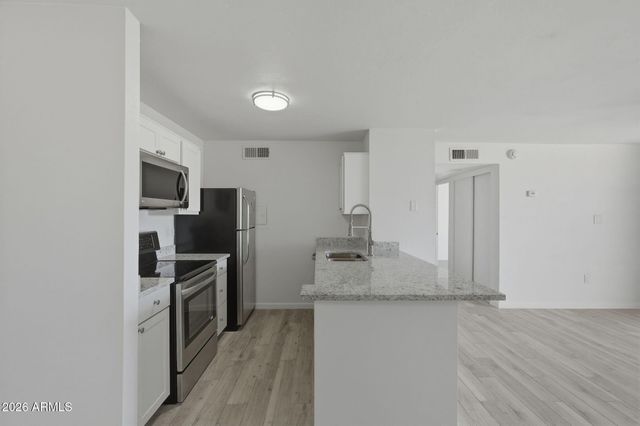 8055 E Thomas Road Unit B107, Scottsdale, AZ 85251