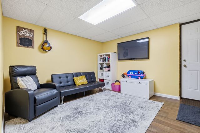 800 Hillaire Drive, Mt Lebanon, PA 15243