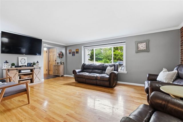 800 Hillaire Drive, Mt Lebanon, PA 15243