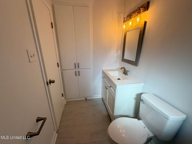 5828 Clubview Drive, Jackson, MS 39211