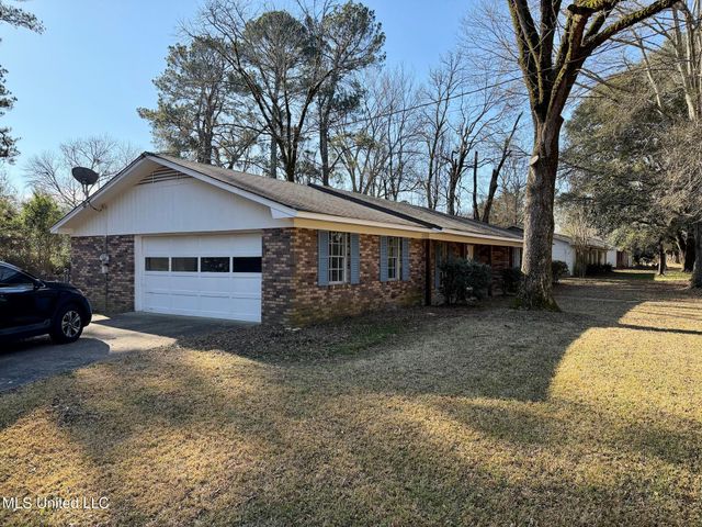 5828 Clubview Drive, Jackson, MS 39211