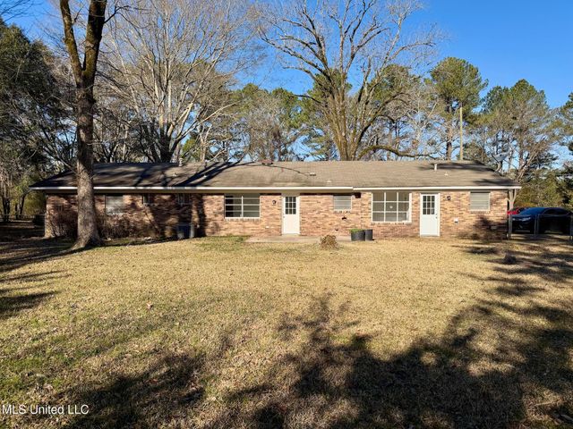 5828 Clubview Drive, Jackson, MS 39211