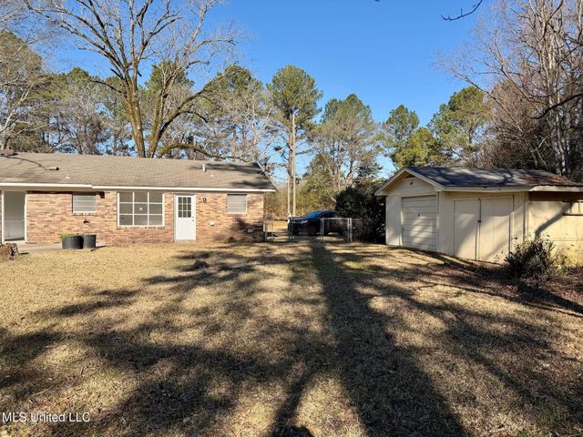 5828 Clubview Drive, Jackson, MS 39211
