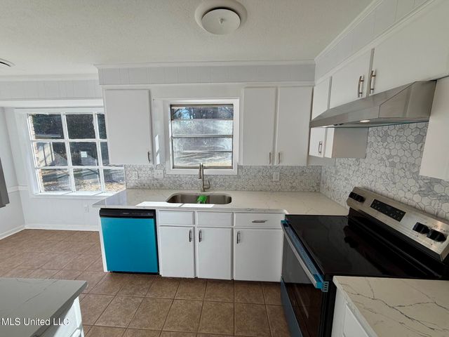 5828 Clubview Drive, Jackson, MS 39211