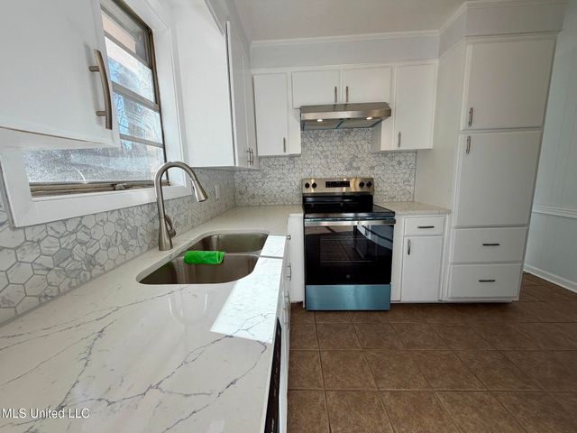 5828 Clubview Drive, Jackson, MS 39211