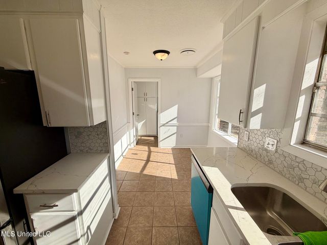 5828 Clubview Drive, Jackson, MS 39211