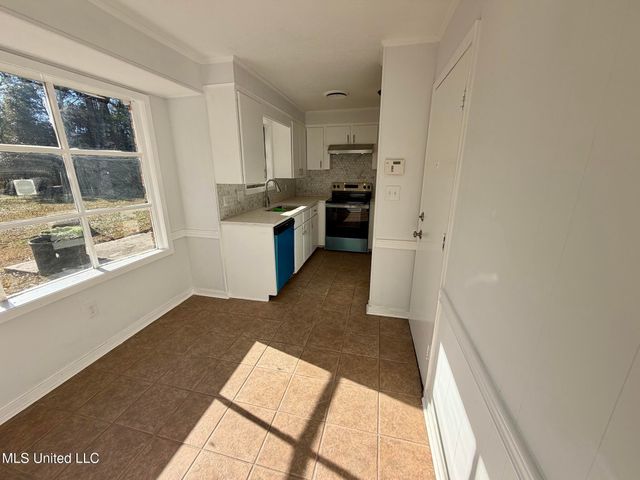 5828 Clubview Drive, Jackson, MS 39211