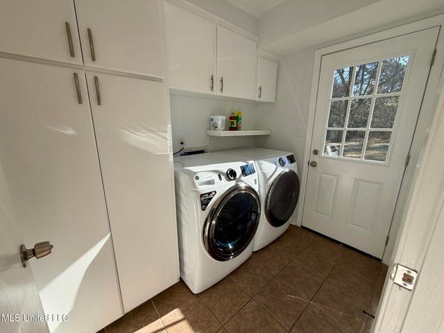 5828 Clubview Drive, Jackson, MS 39211