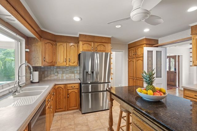 4 Berrywood Ln, Beverly, MA 01915