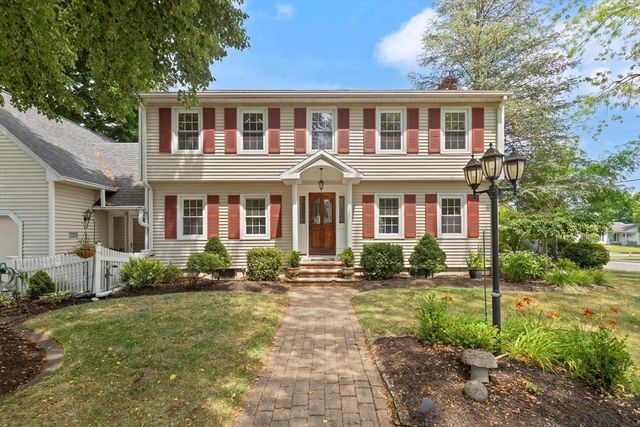 4 Berrywood Ln, Beverly, MA 01915