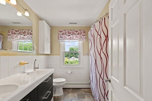 4 Berrywood Ln, Beverly, MA 01915