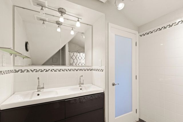 4 Berrywood Ln, Beverly, MA 01915
