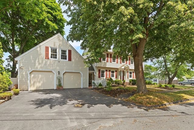 4 Berrywood Ln, Beverly, MA 01915