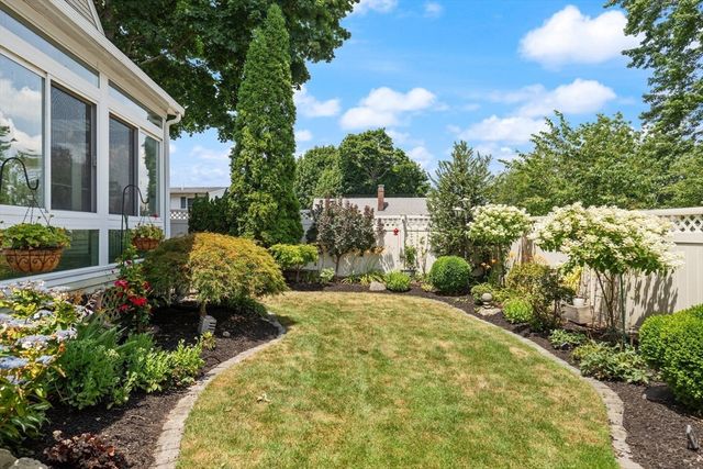 4 Berrywood Ln, Beverly, MA 01915