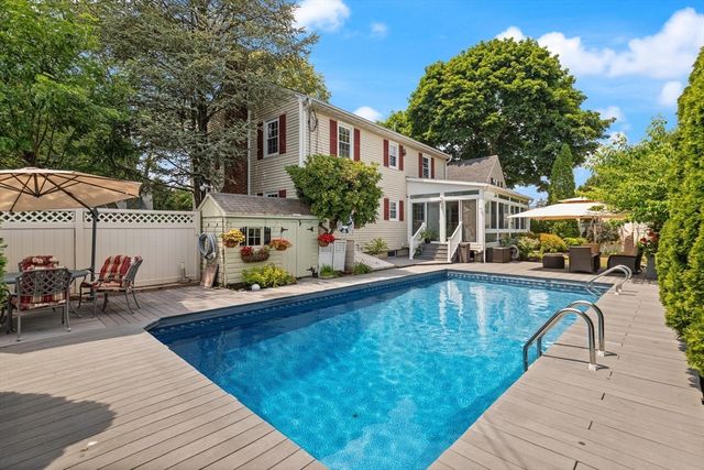 4 Berrywood Ln, Beverly, MA 01915