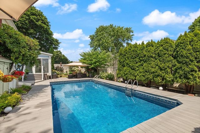 4 Berrywood Ln, Beverly, MA 01915
