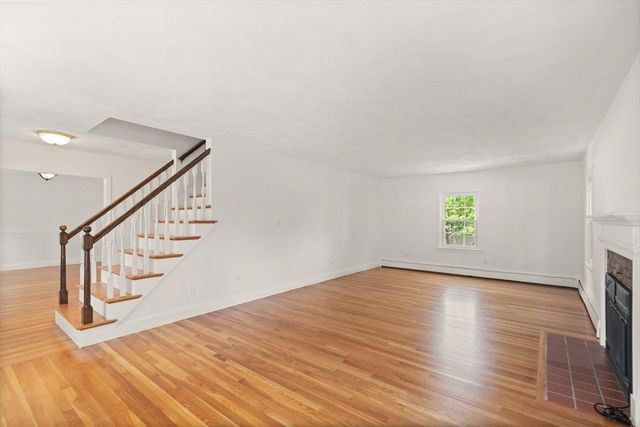 4 Berrywood Ln, Beverly, MA 01915