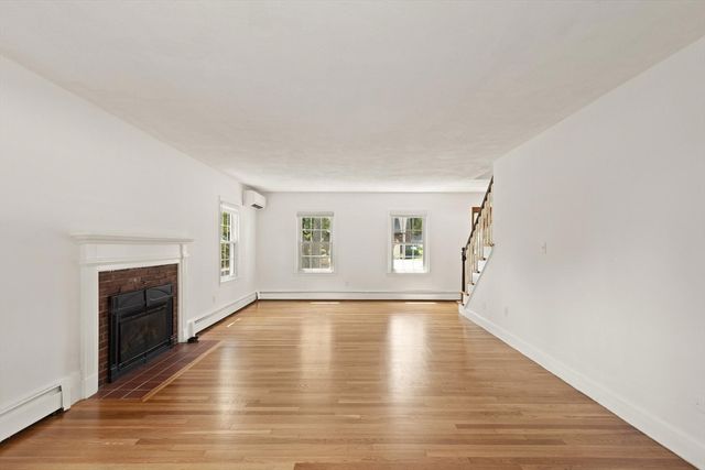 4 Berrywood Ln, Beverly, MA 01915